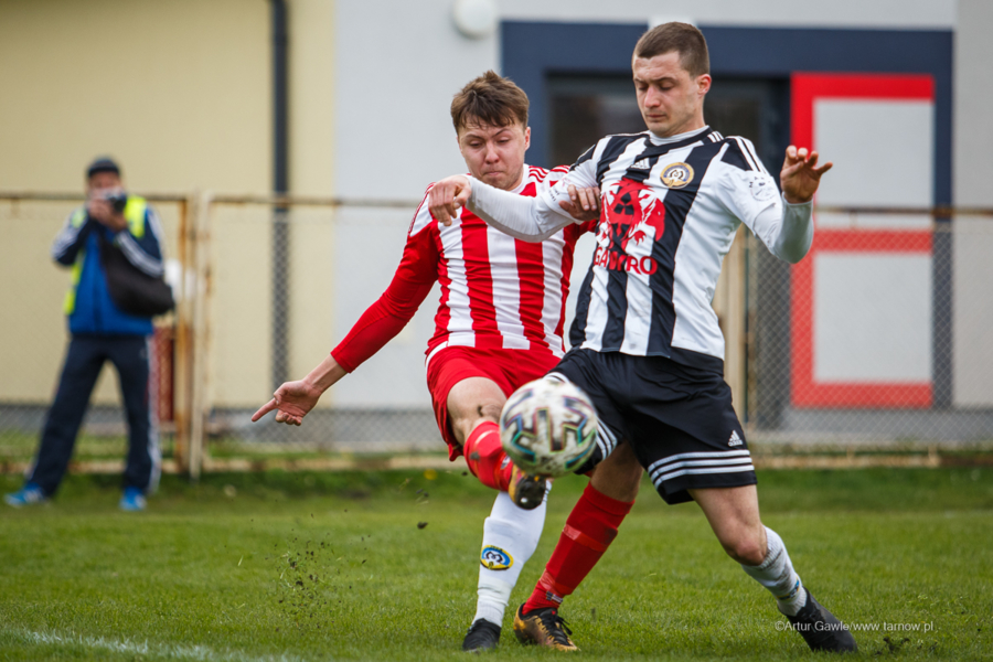 Mecz czwartej ligi piłki nożnej: Tarnovia - Metal Tarnów